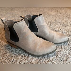 Lynn Chelsea Ankle Boots Carlos by Carlos Santana women's size 10